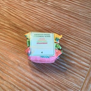 Assorted Facial Cleansing Wipes - Pink/Green/Yellow - 4 Pack